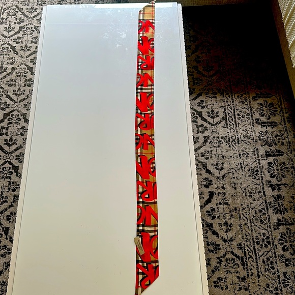 BURBERRY SCARF - Picture 2 of 5